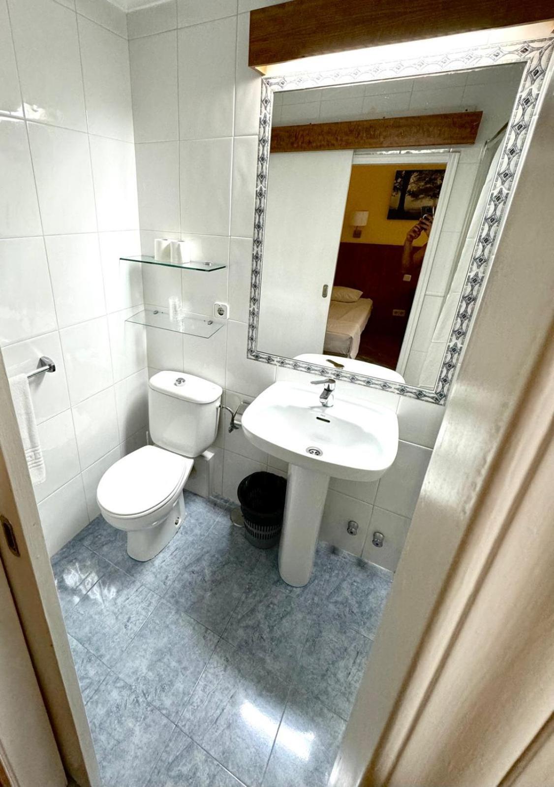 Hostal Asuncion Madryt Zewnętrze zdjęcie